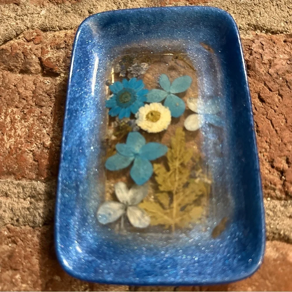 Vintage Blue Glittery Floral Dried Flowers Resin Lucite Soap Dish Trinket Decor